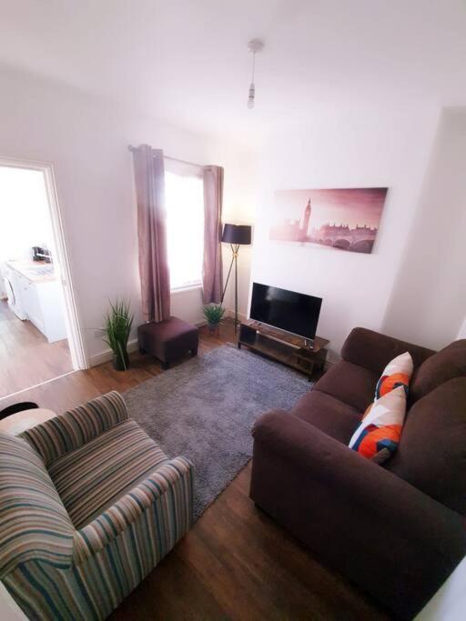 October Disc - Long Stay - Contractors Swindon Dış mekan fotoğraf